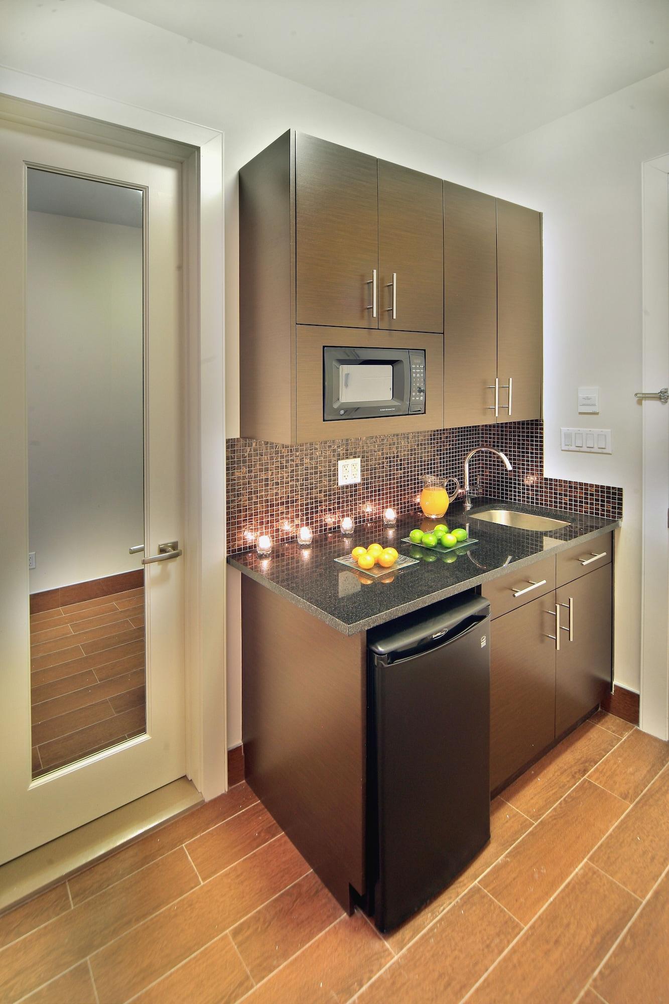 Hotel Aura Brooklyn 4*