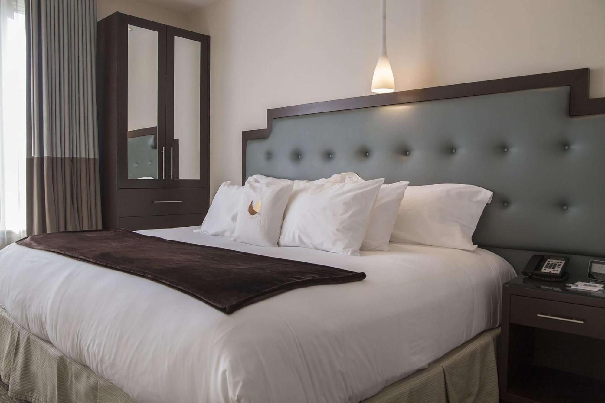 Aura Brooklyn Hotel 4*