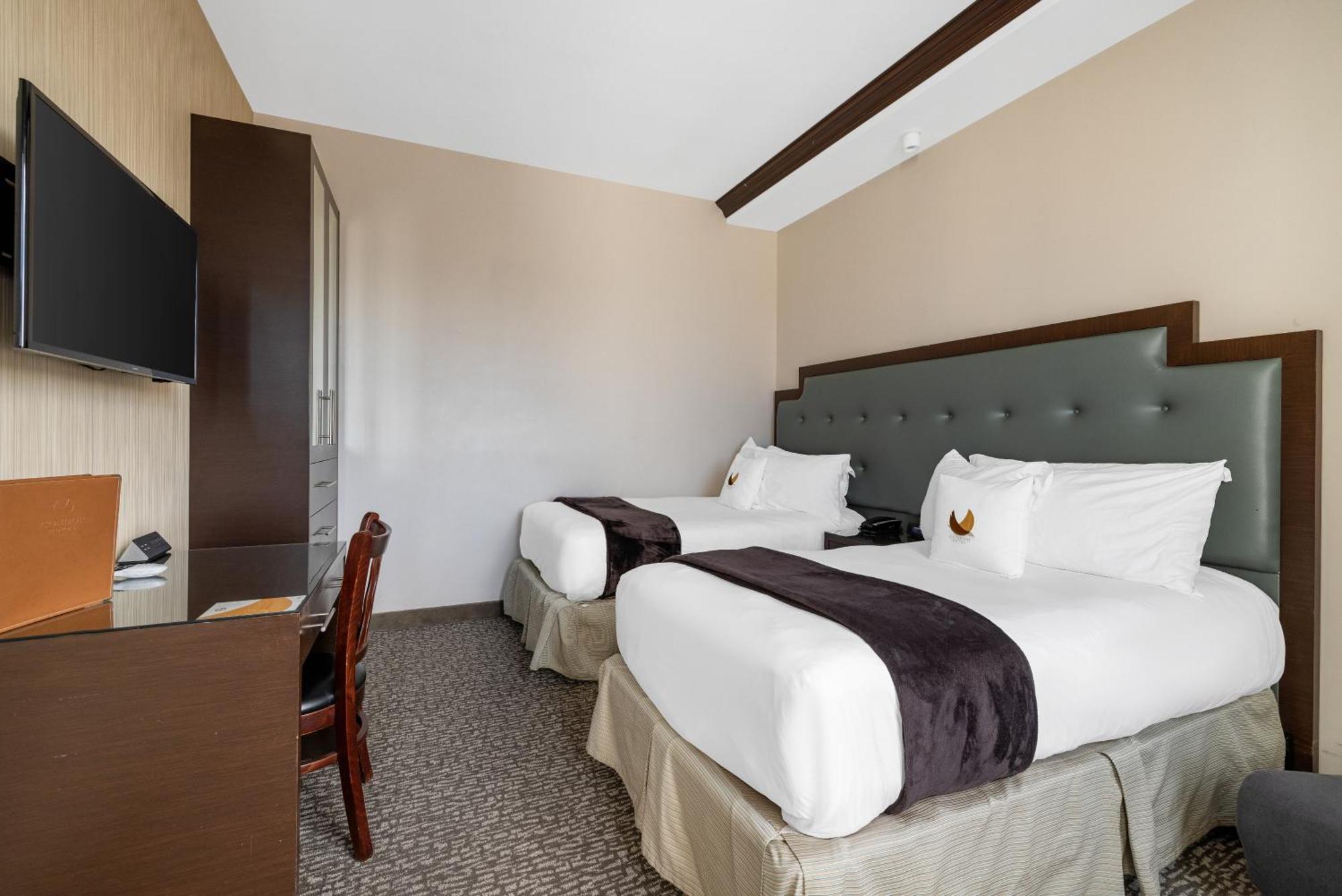 Aura Brooklyn 4*